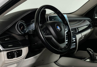 Подержанный автомобиль BMW X6 2015 года (12 фото)
