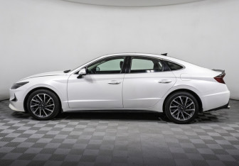 Подержанный автомобиль Hyundai Sonata 2019 года (8 фото)