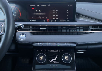 Подержанный автомобиль Exeed LX 2022 года (20 фото)