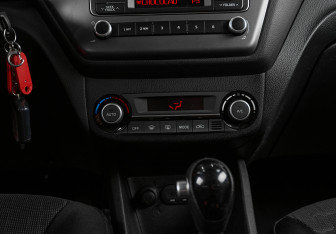 Подержанный автомобиль Kia Rio Sedan 2016 года (16 фото)