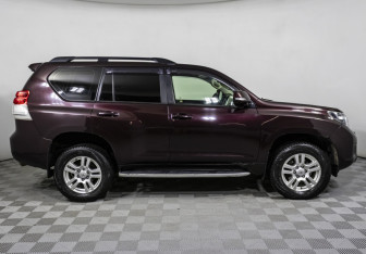 Подержанный автомобиль Toyota Land Cruiser Prado 2010 года (4 фото)