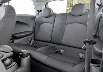 Подержанный автомобиль MINI Hatch 2018 года (12 фото)