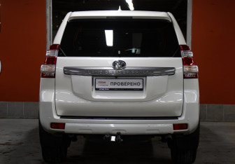 Подержанный автомобиль Toyota Land Cruiser Prado 2017 года (6 фото)