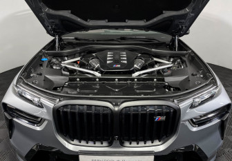 Подержанный автомобиль BMW X7 2024 года (10 фото)