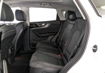 Подержанный автомобиль Hongqi HS5 2023 года (18 фото)