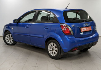 Подержанный автомобиль Kia Rio Hatchback 2010 года (7 фото)