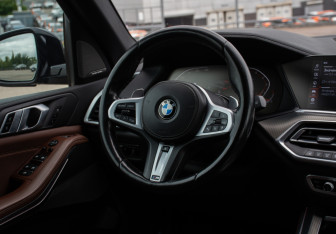 Подержанный автомобиль BMW X5 2020 года (17 фото)