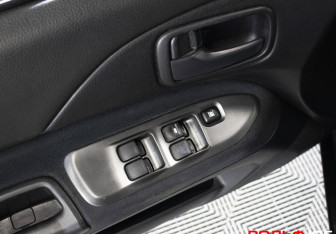 Подержанный автомобиль Mitsubishi Lancer Sedan 2007 года (14 фото)