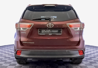 Подержанный автомобиль Toyota Highlander 2014 года (6 фото)