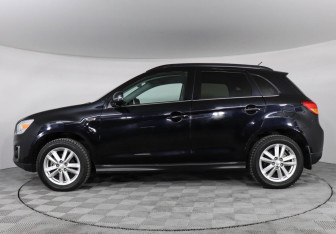 Подержанный автомобиль Mitsubishi ASX 2013 года (8 фото)