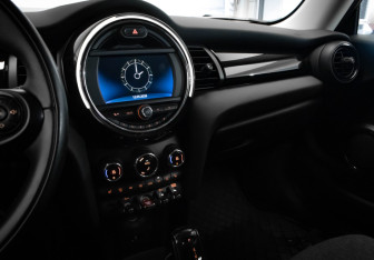 Подержанный автомобиль MINI Hatch 2019 года (14 фото)