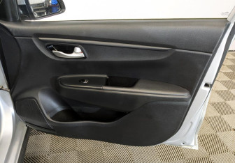 Подержанный автомобиль Kia Rio Hatchback 2021 года (22 фото)