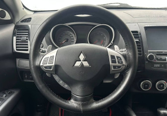 Подержанный автомобиль Mitsubishi Outlander 2008 года (12 фото)