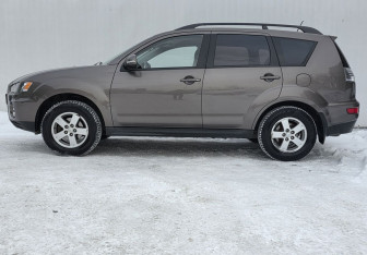 Подержанный автомобиль Mitsubishi Outlander 2011 года (8 фото)