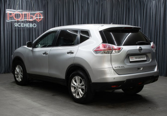 Подержанный автомобиль Nissan X-Trail 2015 года (7 фото)
