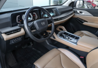 Подержанный автомобиль Changan Hunter Plus 2023 года (16 фото)