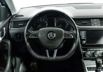 Подержанный автомобиль Skoda Octavia Wagon 2015 года (8 фото)