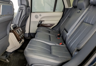 Подержанный автомобиль Land Rover Range Rover 2015 года (11 фото)