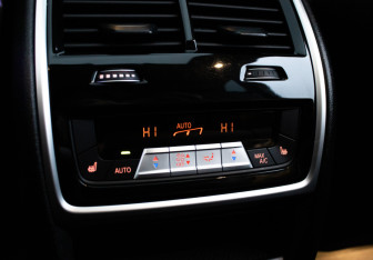 Подержанный автомобиль BMW X5 2020 года (16 фото)