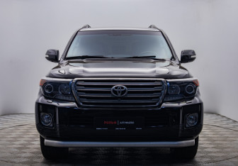 Подержанный автомобиль Toyota Land Cruiser Suv 2013 года (8 фото)