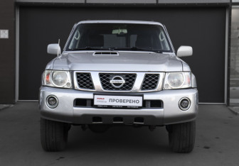 Подержанный автомобиль Nissan Patrol 2005 года (2 фото)