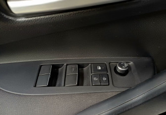 Подержанный автомобиль Toyota Corolla Hatchback 2023 года (19 фото)