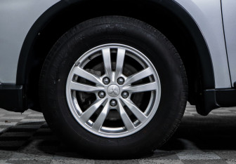 Подержанный автомобиль Mitsubishi Outlander 2019 года (15 фото)