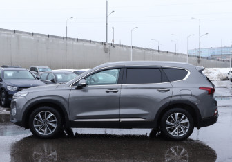 Подержанный автомобиль Hyundai Santa Fe 2019 года (8 фото)