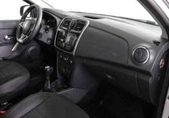 Подержанный автомобиль Renault Logan Sedan 2019 года (10 фото)