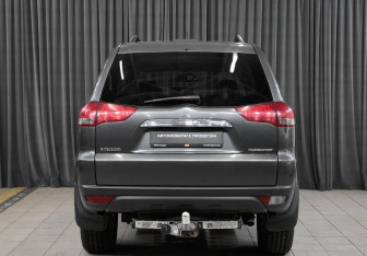 Подержанный автомобиль Mitsubishi Pajero Sport 2014 года (5 фото)
