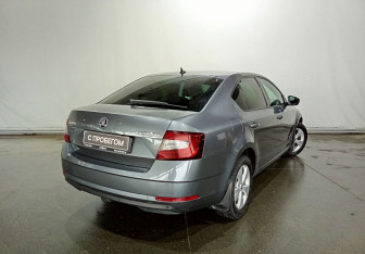 Подержанный автомобиль Skoda Octavia Liftback 2019 года (4 фото)