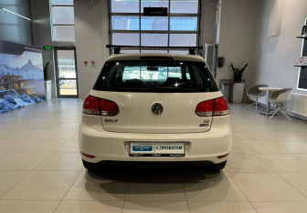 Подержанный автомобиль Volkswagen Golf Hatchback 2010 года (5 фото)