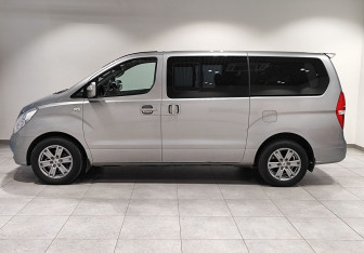 Подержанный автомобиль Hyundai Grand Starex 2015 года (8 фото)