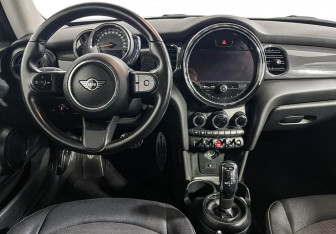 Подержанный автомобиль MINI Hatch 2021 года (12 фото)