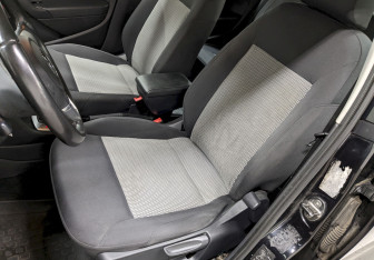 Подержанный автомобиль Volkswagen Polo Sedan 2011 года (14 фото)