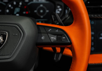 Подержанный автомобиль Lamborghini Urus 2025 года (25 фото)