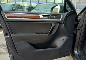 Подержанный автомобиль Volkswagen Touareg 2011 года (17 фото)