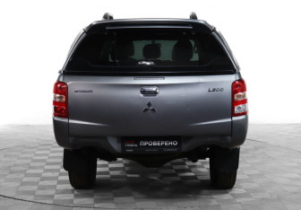 Подержанный автомобиль Mitsubishi L200 2018 года (6 фото)