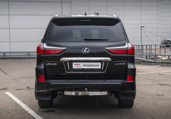 Подержанный автомобиль Lexus LX 2017 года (6 фото)