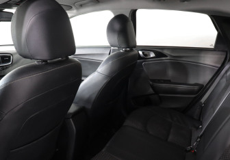 Подержанный автомобиль Kia Ceed Hatchback 2019 года (12 фото)