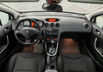 Подержанный автомобиль Peugeot 308 Hatchback 2011 года (14 фото)