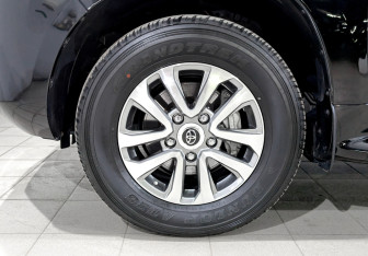Подержанный автомобиль Toyota Land Cruiser Suv 2018 года (18 фото)