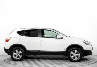 Подержанный автомобиль Nissan Qashqai 2012 года (4 фото)