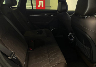 Подержанный автомобиль Geely Monjaro 2026 года (8 фото)