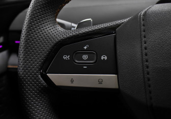 Подержанный автомобиль Changan UNI-V 2023 года (18 фото)