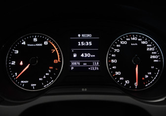 Подержанный автомобиль Audi A3 Sedan 2017 года (10 фото)