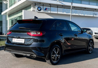 Подержанный автомобиль Kia Ceed Hatchback 2022 года (5 фото)