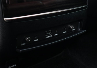 Подержанный автомобиль Lexus LX 2017 года (11 фото)