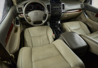 Подержанный автомобиль Toyota Land Cruiser Prado 2005 года (14 фото)