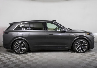 Подержанный автомобиль LiXiang L7 2023 года (4 фото)